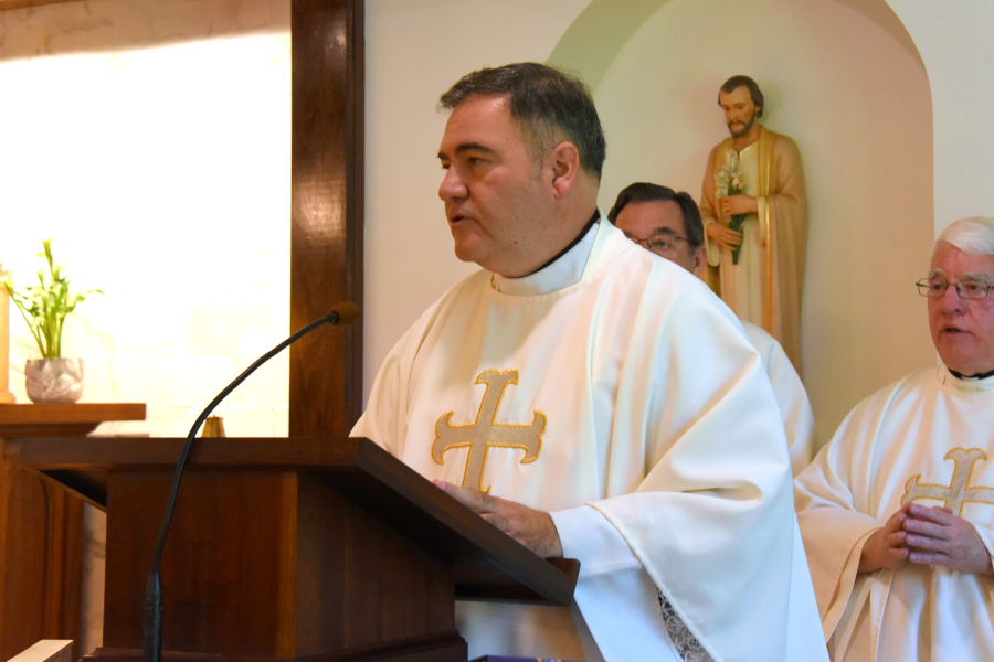 Father Ed Clifford delivers the homily.
