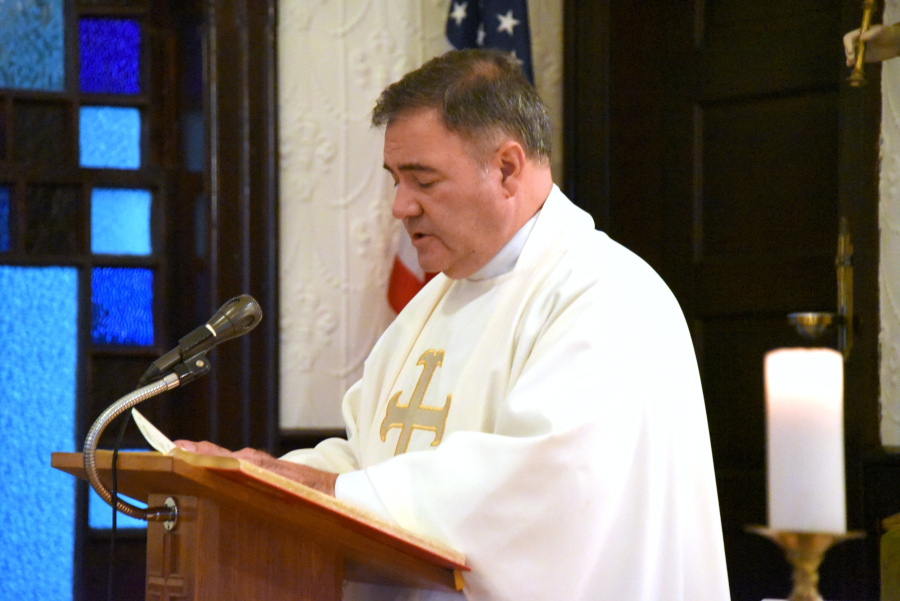 Father Edward Clifford shares the Gospel reading.