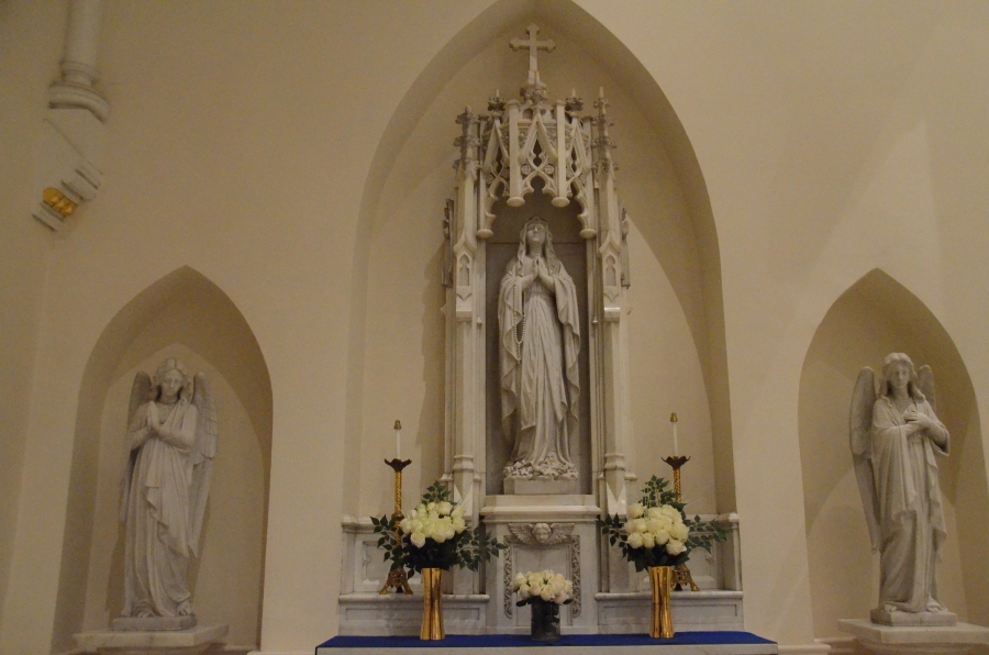 Statute of the virgin mary