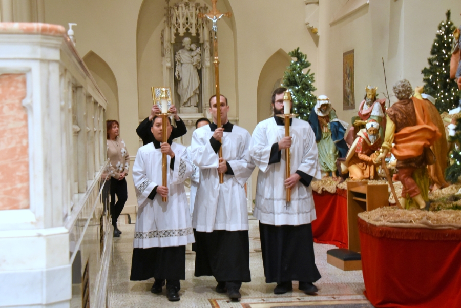 Seminarians lead the opening procession.