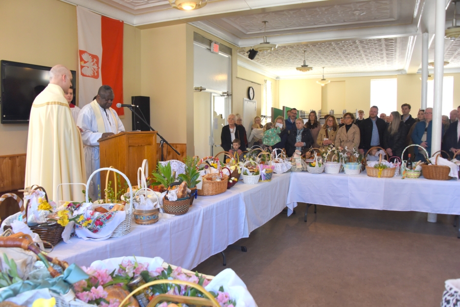 Father Seamus Griesbach blesses baskets.