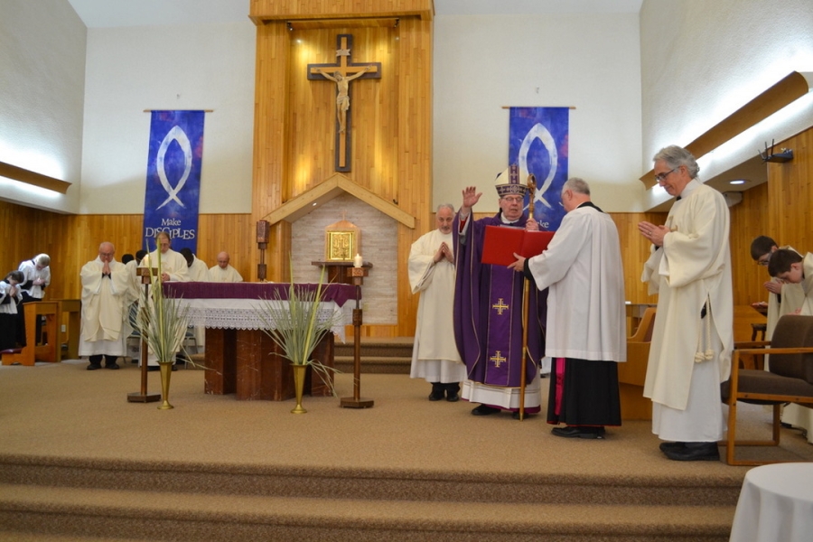 Bishop Deeley gives the final blessing.