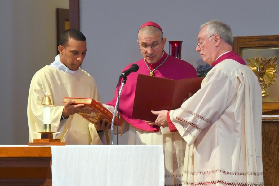 Bishop Ruggieri takes the Oath of Fidelity