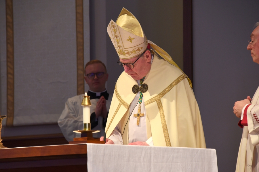 Bishop Robert Deeley signs the Oath of Fidelity.