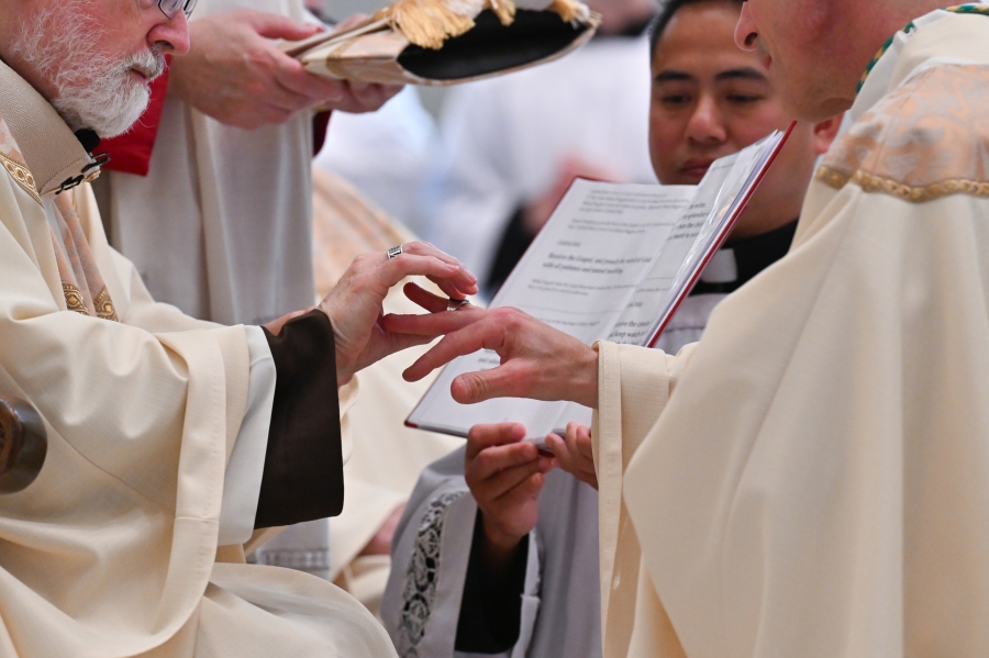 Presentation of the ring.