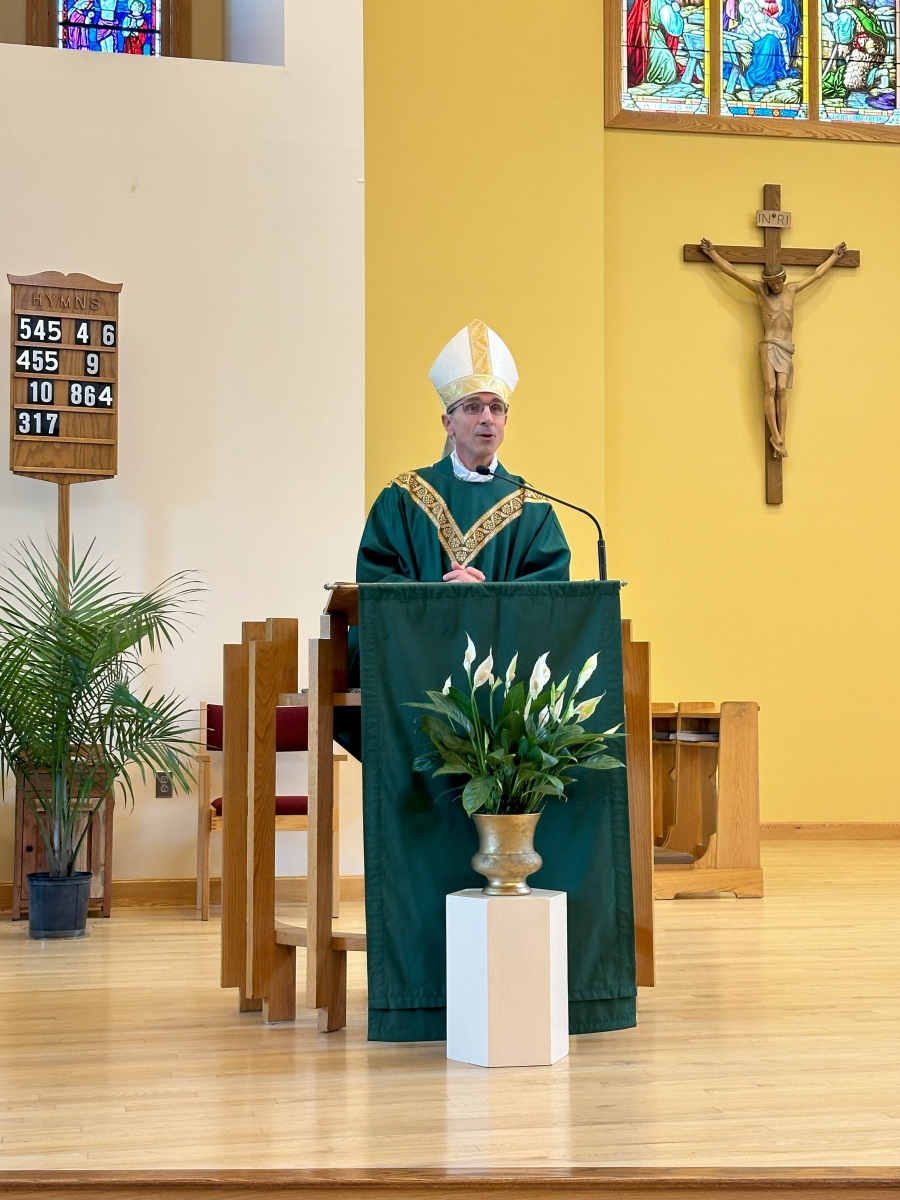 Bishop Ruggieri at Mass