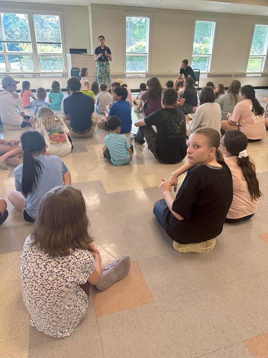 campers praying with Totus Tuus leaders