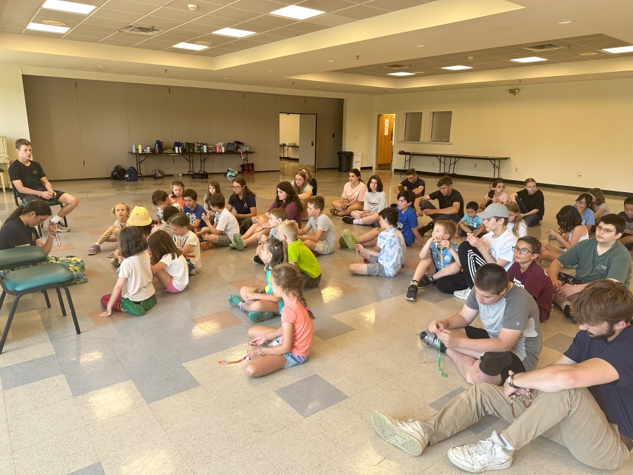 Totus Tuus campers praying