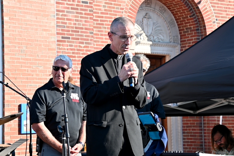 Bishop Ruggieri gives the opening blessing.