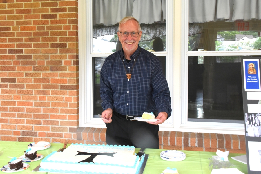 Dan Spofford cuts the anniversary cake.