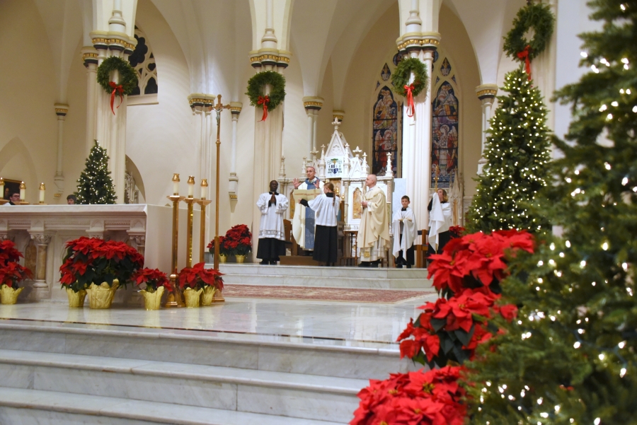 Bishop Ruggieri reads the opening prayer.
