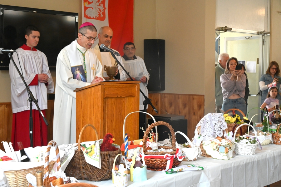 Bishop Ruggieri prays over the Easter baskets.