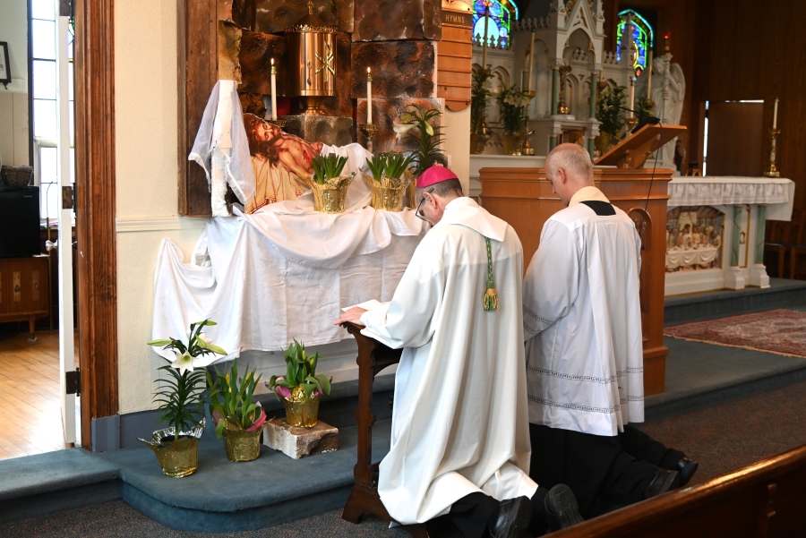 Bishop Ruggieri and Father Seamus Griesbach in prayer