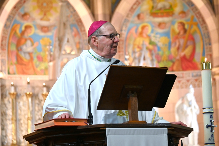 Bishop Deeley delivers his homily.