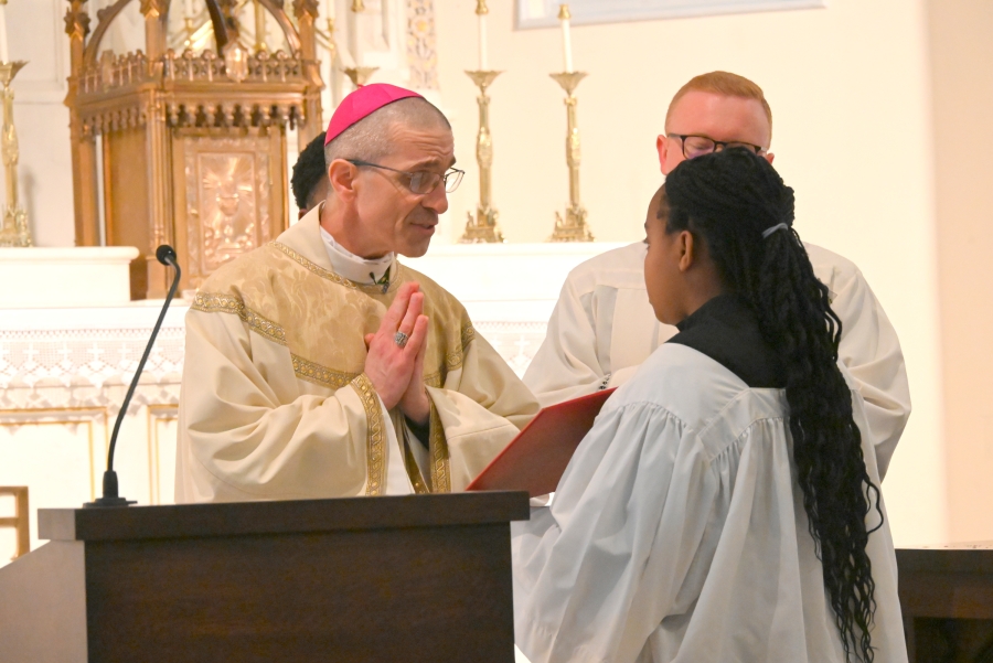Bishop Ruggieri blesses the altar.