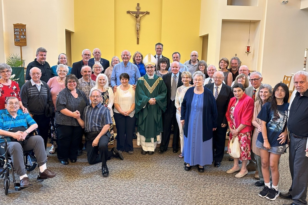 Couples with Bishop Ruggieri at the Silver and Gold Anniversary Mass 
