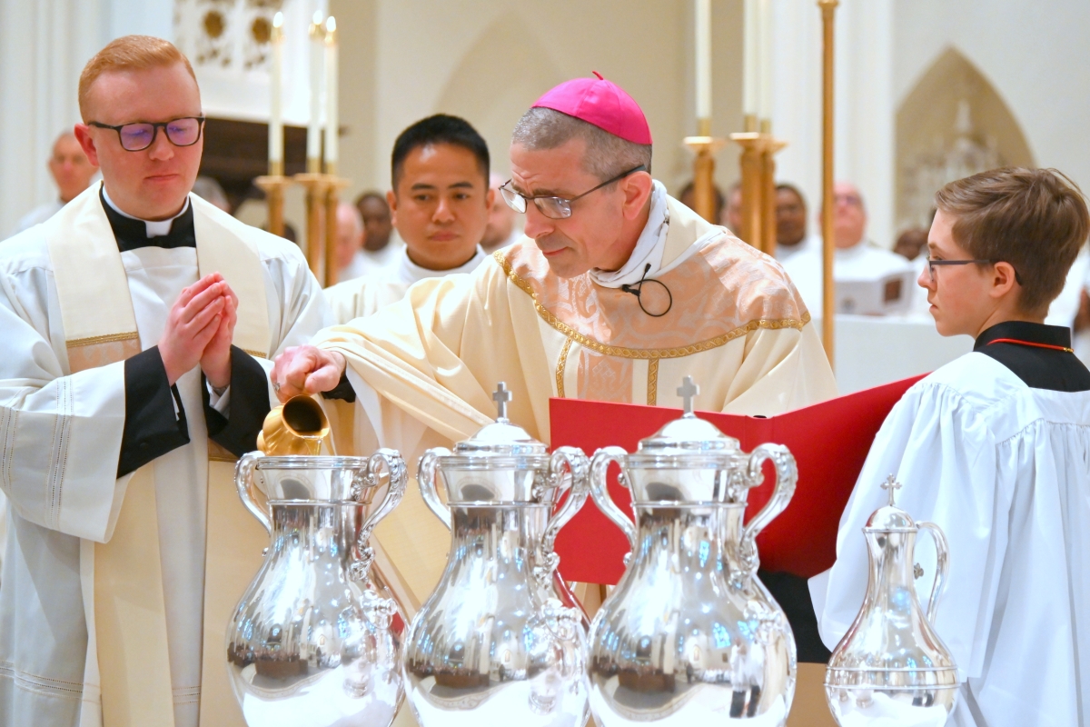 Bishop Ruggieri consecrates the oil of the chrism.