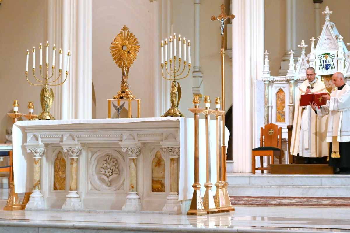 The Blessed Sacrament in the foreground with Bishop Ruggieri and Father Seamus Griesbach behind it.