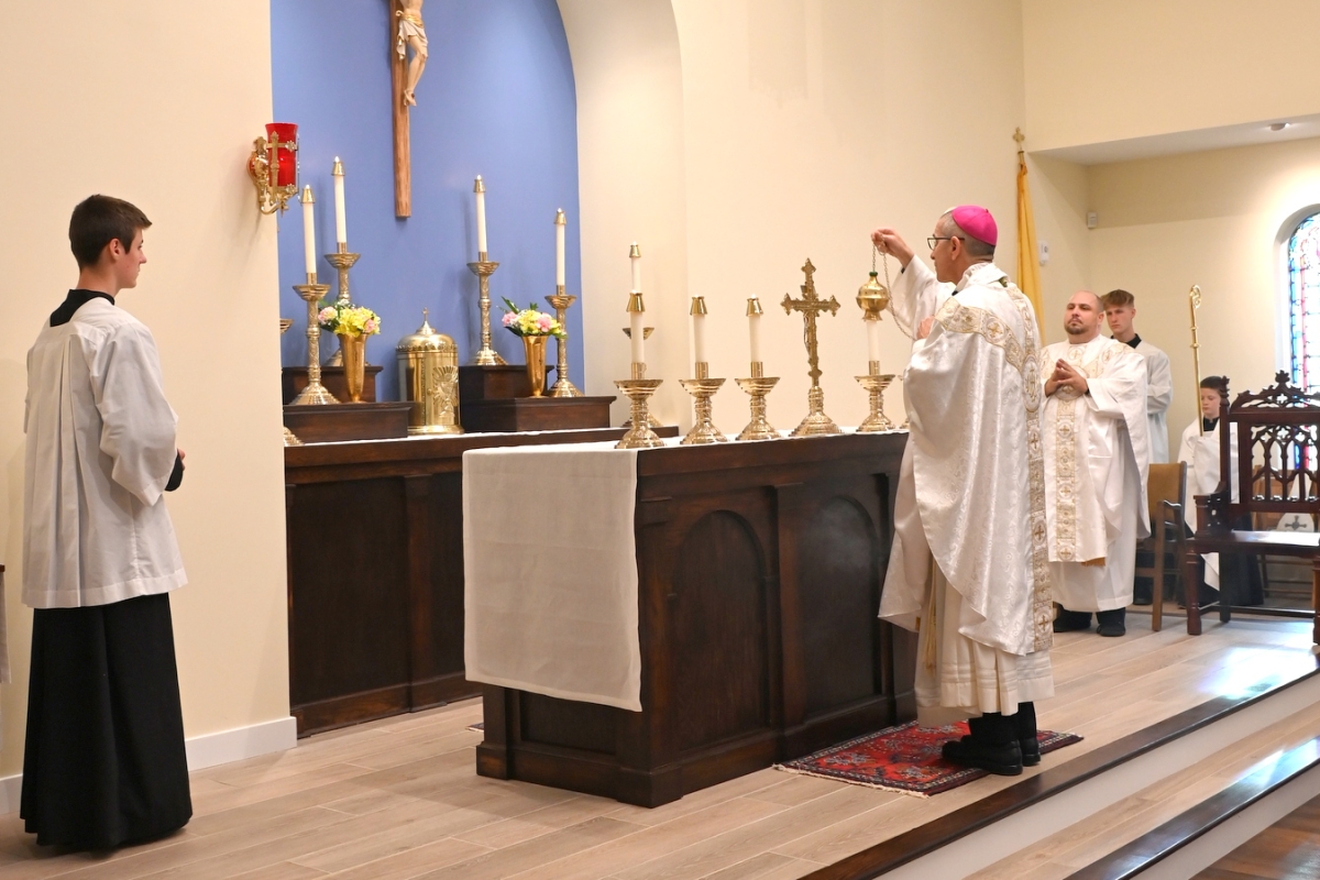 Bishop Ruggieri incenses the altar.