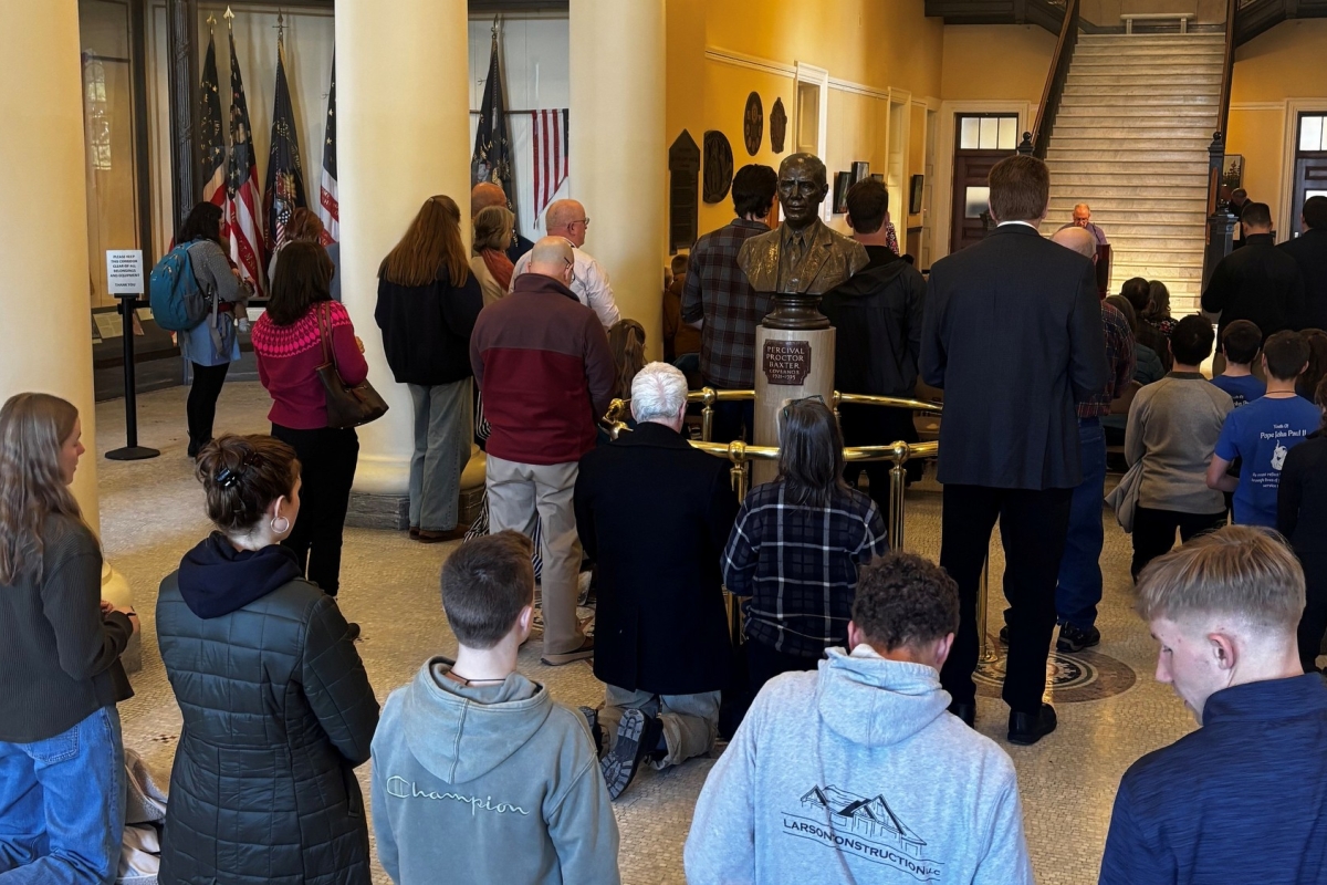 People kneeling and praying the Rosary at the State House