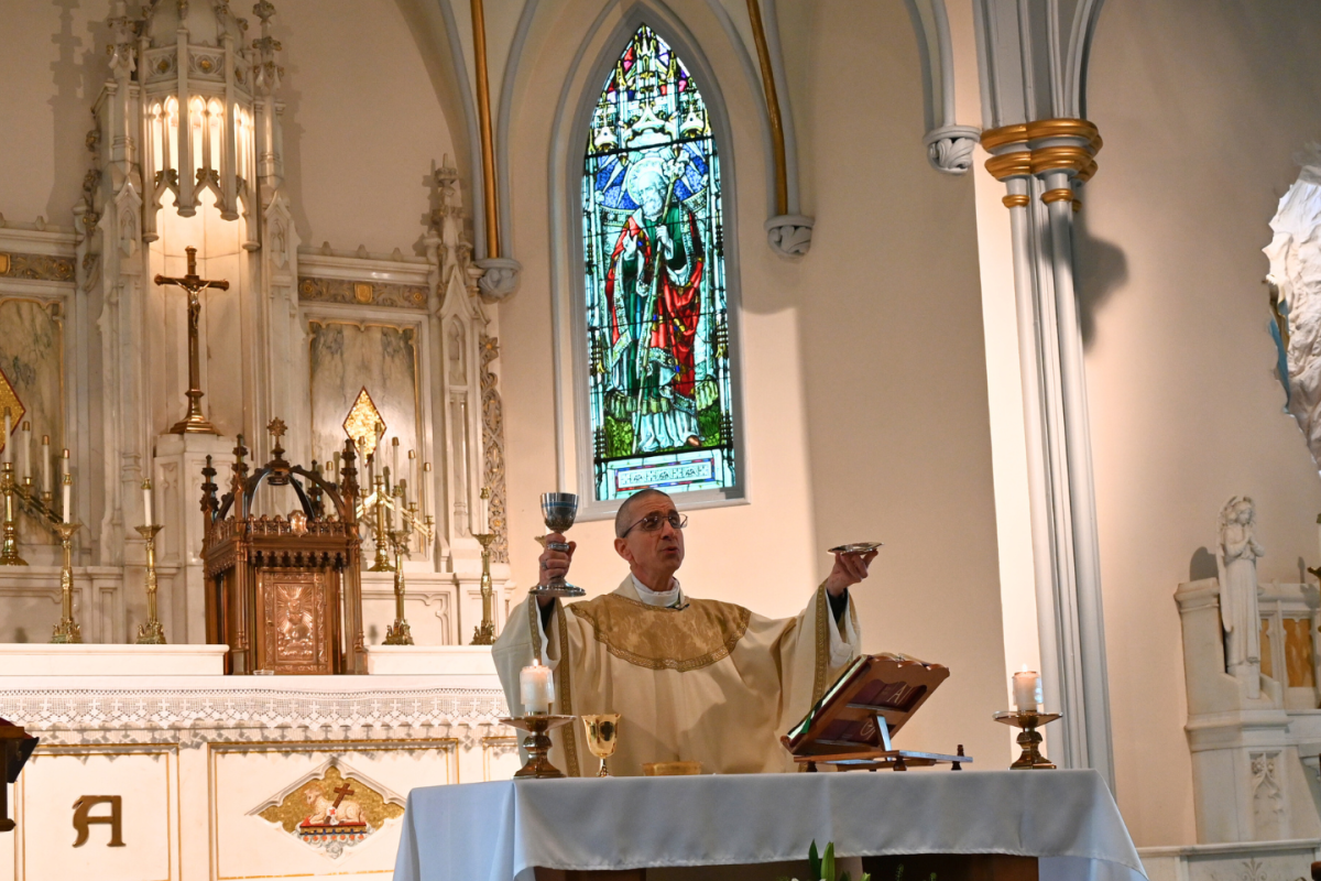 Bishop Ruggieri offers up the eucharist at mass